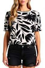 blusa Achados das Influencers feminina bege com estampa de folhagem