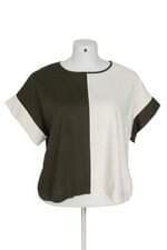 blusa Ashua feminina verde e off white com recortes