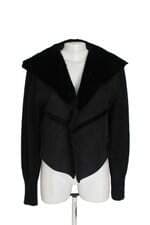 Casaco Biamar feminino preto com recortes