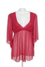 Blusa vermelha com transparência