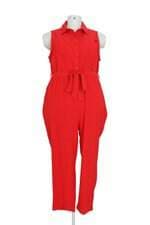 Macacão Renner vermelho com faixa na cintura