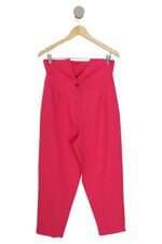 Calça Alfaiataria Sobella feminina rosa chiclete com pregas e detalhe no cós