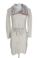 Vestido feminino bege com faixa na cintura