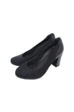 Scarpin Mr. Cat preto com recortes