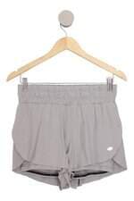 Shorts fit Li feminino cinza com fenda