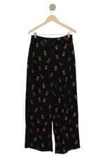 Calça de viscose Renner preta estampada com fenda