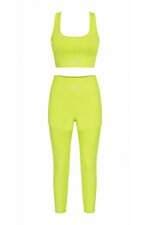 Conjunto fitness Caju Brasil verde com bojo e recortes