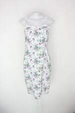 Vestido feminino branco com floral roxo 