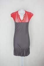 Vestido modelan feminino cinza e rosa com Babado