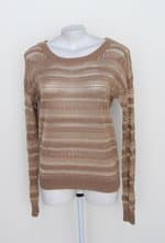Malha feminina bege com acabamento brilhante com Transparência