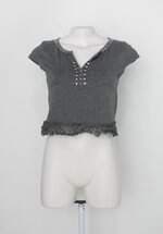 Blusa pavão de ouro feminina cinza com bordado e aplique
