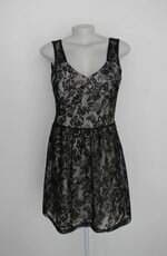 Vestido zatana feminino off-white com renda preta