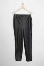Calça laminada c&a feminina preta com Cós com elástico