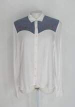 Camisa opção feminina branca com Bordado