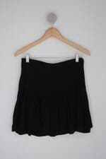 Saia renner feminina preta com Pregas e Forro