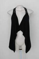 Colete feminino preto com aplique e assimetria