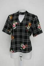 Blusa feminina estampada com flores