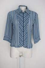 Camisa feminina azul com listra