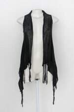 Colete feminino preto com assimetria