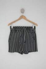 Shorts feminino listrado com Faixa na Cintura