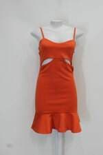 Vestido feminino laranja com recortes