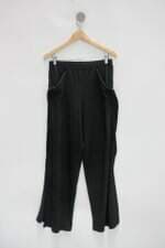 Calça Pantalona feminina preta com Viés e Recortes