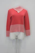 Malha feminina coral com recortes