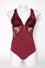 Body lingerie feminino vinho com bojo e recortes