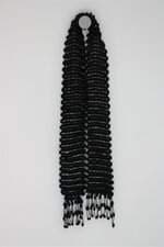 Cachecol feminino preto com pom pom 