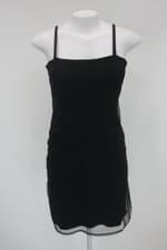 Vestido feminino preto com Forro e Bordado
