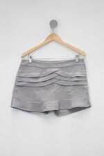 Shorts Saia feminino cinza com babado