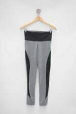 Calça Legging feminina cinza com Recortes