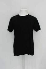 Camiseta basicamente masculina preta