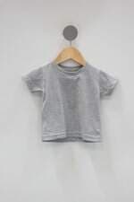 Camiseta Infantil brincar é arte cinza