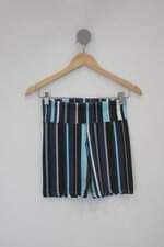 Shorts feminino listrado
