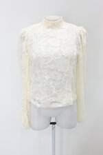 Blusa de renda renner feminina bege crème com Meio forro e Transparência