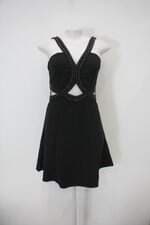 Vestido feminino preto com Bordado e Recortes