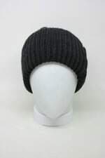 Gorro riachuelo feminino preto com pom pom