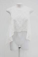 Regata feminina off-white com Assimetria