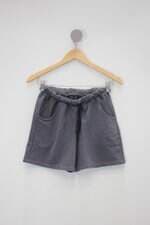 Shorts feminino cinza