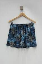Short feminino azul estampado