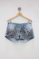 Shorts jeans biotipo feminina estampada com Hotfix