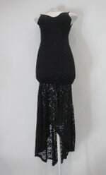 Vestido feminino preto com Renda e Barra Mullet