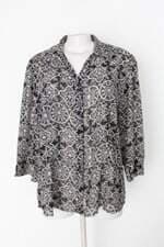 Camisa feminina preta estampada