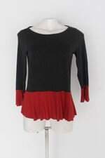 Blusa fit feminina preta e vermelha