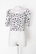 Blusa feminina branca com poás 