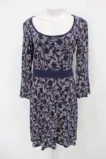 Vestido feminina azul com Recortes sobre as mangas 
