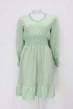 Vestido feminino verde com Recortes