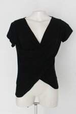 Blusa feminina preta com Sobreposto