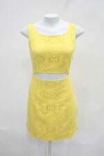 Vestido feminino amarelo com Recortes
